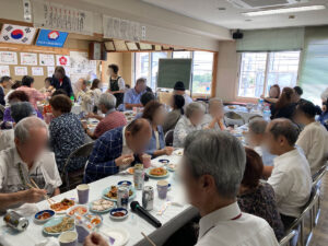 2025敬老祝賀会の食事の様子②