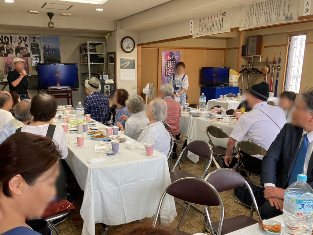 2025敬老祝賀会の食事の様子①